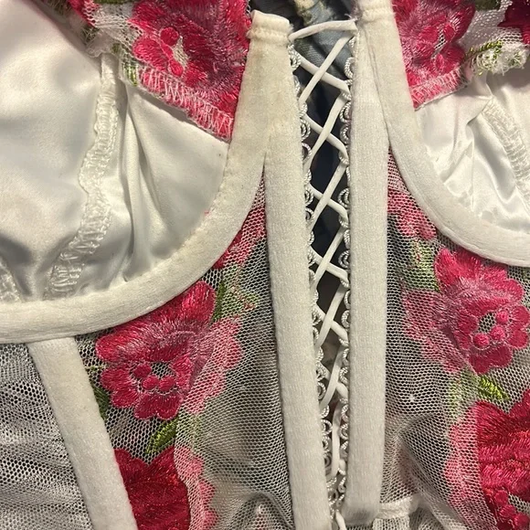 ‼️‼️Sold ‼️‼️❤️For Love and Lemon sheer Floral Bra Top. - Picture 6 of 6